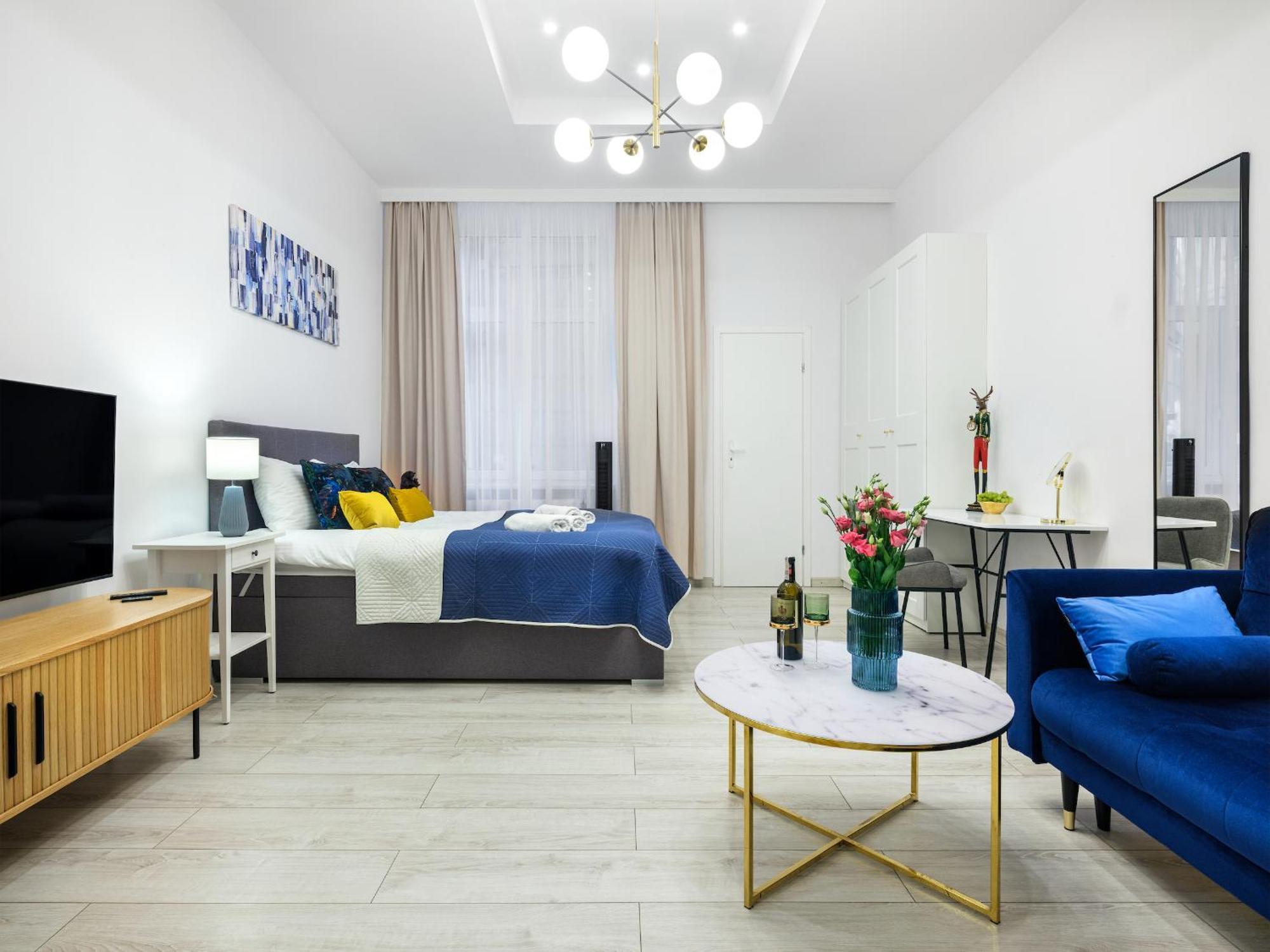 Bluebird Apt Old Town & Wawel Hill By Vistula River - By Homelike 크라쿠프 외부 사진